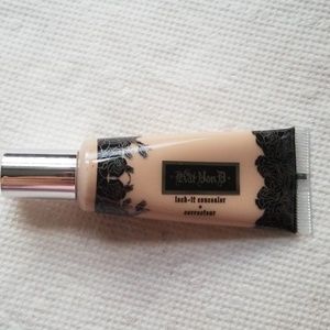 Brand new Kat von D Lock it concealer LIGHT